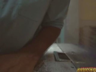 二 公鸡 为 这 阿拉伯 女人