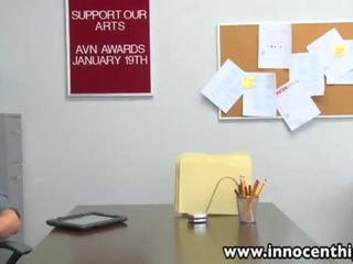 Innocenthigh съблазнителен момиче rilynn рей класна стая трамбована
