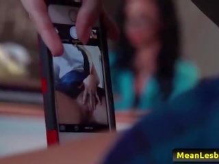 Elite og mener lesbiske - oversexed skolejente selfies med jenna ashley & jewels jade 01