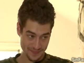 Удачливий perv спокушає і трахає начальник підліток нянька