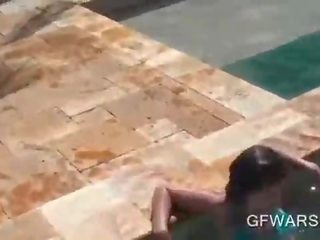 Malibog kolehiyo babae bakbak hubad sa ang pul