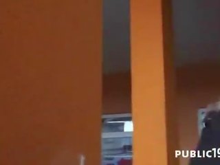놀랍게도 단단한 매력 엿 과 jizzed 에 옥외