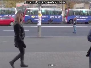 巨乳 红发 口交 在 一 公园