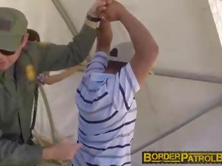 苗条 青少年 hannah hartman deepthroats border patrol 代理人