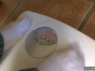 Товстушка отримує її манда задоволений по a хлопець