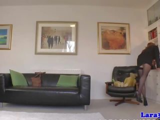 成熟 brit pussyrubbing 和 舔