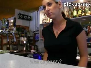 Reale amatoriale bionda barista lenka inchiodato per un chunk di contante