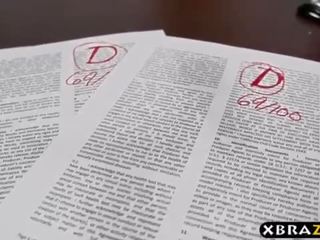 Mademoiselle 用途 奶 到 勾引 她的 dean 和 亂搞 他
