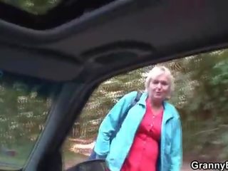 On výbery hore a ofina babka vonku