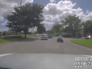 他妈的 我 前 该 警察 来 illegal 街头 racers 得到 更多 比