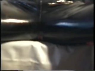 Sperm-traudl с crotchopen pvc trousers получава а майната без да love-making