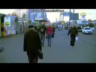 Desirable мотика нагоре vid с привлекателен блондинки