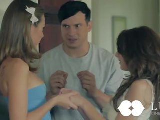 Sexually aroused pareha sa ang sopa