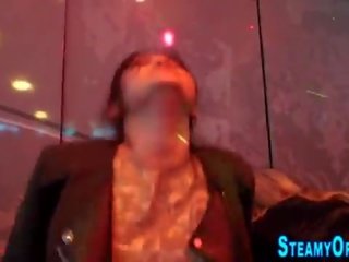 臉 spunked 衣女裸體男 捷克語
