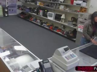 Nadržený a latina jessi pokusů na prodávat a pet a dostane kladivem
