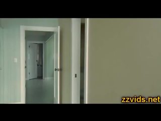 Haýran galdyryjy brunet tori gara zartyldap maýyrmak