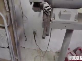 Kendall gubat sa itim spinners pag-arok sa lalim ng lalamunan diskuwento