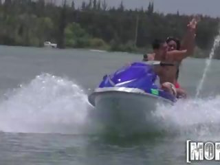 Mofos - marvellous трійця на в seadoo