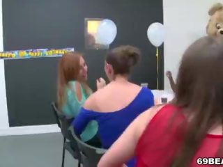 Член присоска вечірка дівчинки має веселощі
