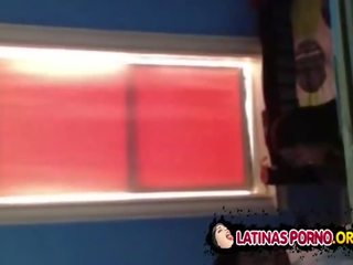 Пута se entrega por dinero