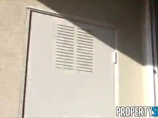 Propertysex - млад реален имот агент с голям естествен цици домашно ххх видео