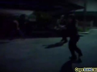 户外 大 奶 警察 他妈的 三人行 肤色