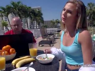 Teismeline noor naine fucks sisse magamistuba shortly pärast bassein