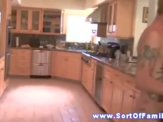 實 grown 業餘 步 mum deepthroats 她的 步 兒子