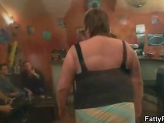 Товста пташенята мати веселощі в в pub