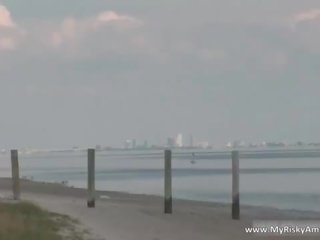 热气腾腾 青少年 下一个 门 带 她的 比基尼泳装
