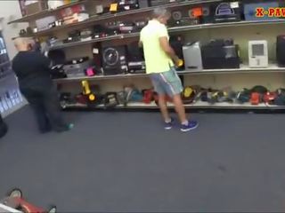 Kolledž lassie selling her old textbook and fucked by pawnkeeper