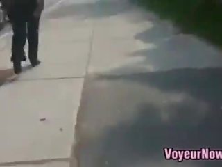 Милф в чудесен рокля панталони