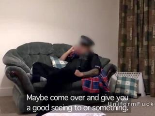 Falešný policajt fucks jednolůžkový lassie na ji domácí