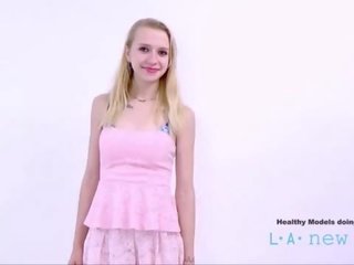 Підліток supermodel ластівки сперма на кастинг співбесіда