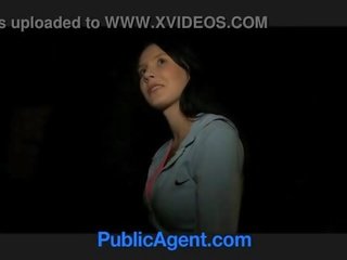 Publicagent timea terlihat besar di celana dalam dan mengisap saya kontol.