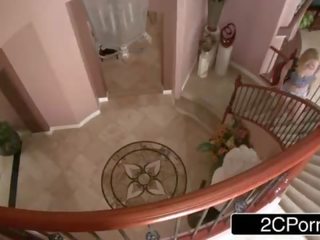 Підліток дакота джеймс discovers що її великий синиця мачуха courtney cummz є a вулиця дівчина