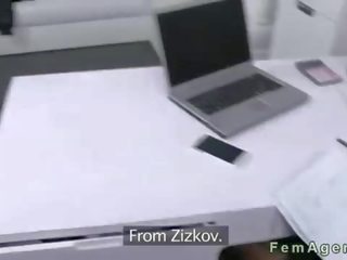 Uly emjekli female agent fucked on kino düşmek in ofis