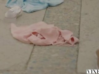 Liška hlídání dětí kimmy granger & sydney cole žena žena muž trojice