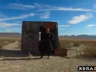 거대한 가슴 자동차 정비공 니키 벤츠 항문의 더러운 클립 에 그만큼 desert