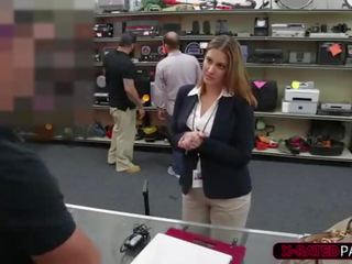 巨乳 摩洛伊斯兰解放阵线 业务 女人 塞尔斯 她的 crappy laptop 得到 性交