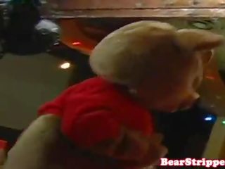 Мой млад жена чука стриптизьорка при 21 bday парти