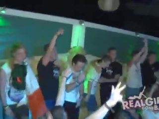 愉快 奶 實 青少年