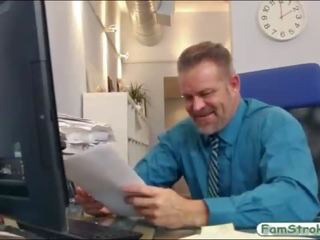 Ýaşlar feature bambi brooks gets amjagaz fucked by an old geezer