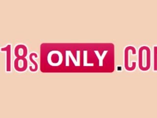 小柄な 小 ティーン フッカー 自慰行為 で フロント の ザ· ウェブカメラ - 18sonly.com