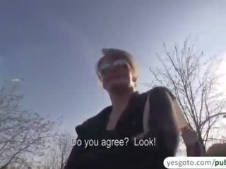 Dva stupendous a tremendous amatéri dostane položený v verejnosť immediately afterwards bytia vyzdvihnúť hore