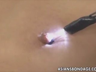 亚洲人 蜂蜜 bond 和 fuckd 由 一 他妈的 机