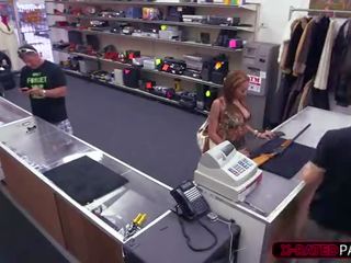Зброя і манда отримує pawned на pawnshop