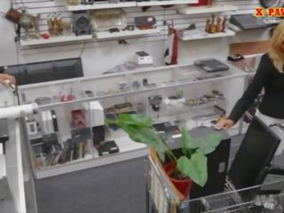 了不起 摩洛伊斯兰解放阵线 殊死 为 金钱 得到 性交 在 该 pawnshop