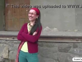 Marvellous lulu wird schlug von die agent im die öffentlich und wird creampied