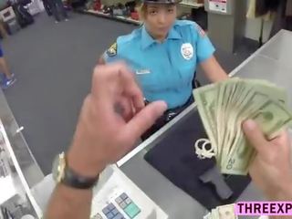 Bouncy 屁股 警察 性交 從 背後